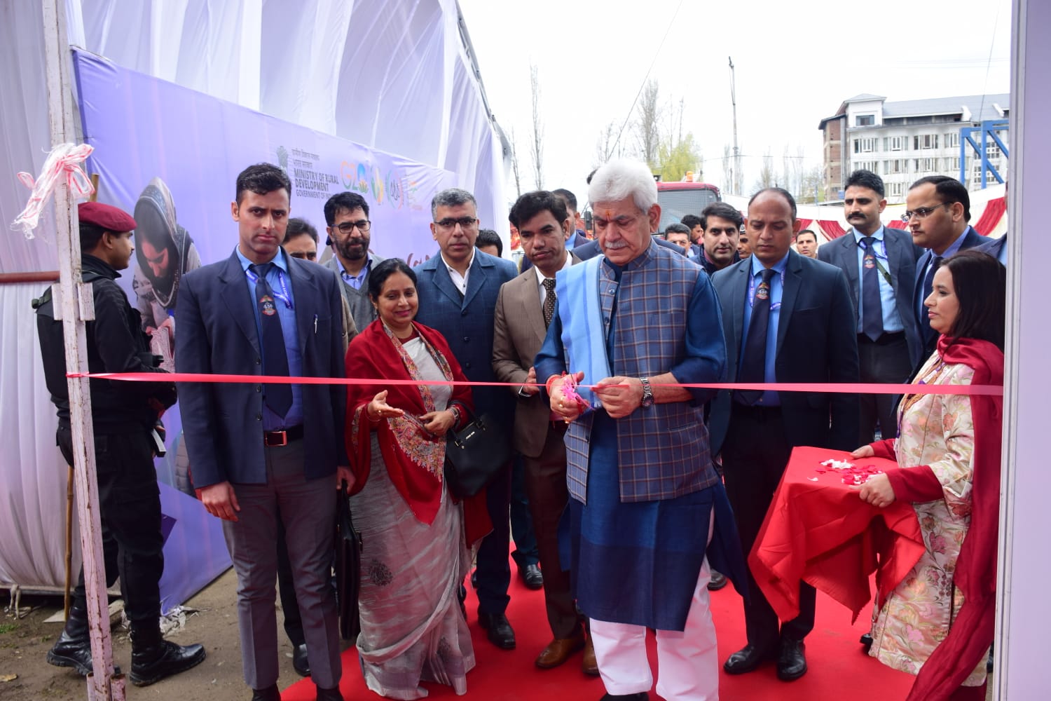 Lt Governor Shri Manoj Sinha attended Saras Aajeevika Mela at iconic Dal Lake in Srinagar 5