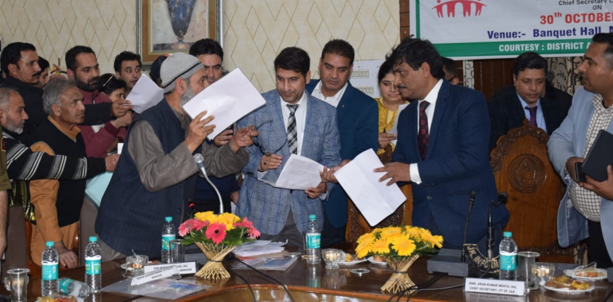 Chief Secretary presides over mega Public Darbar for Srinagar residents 30