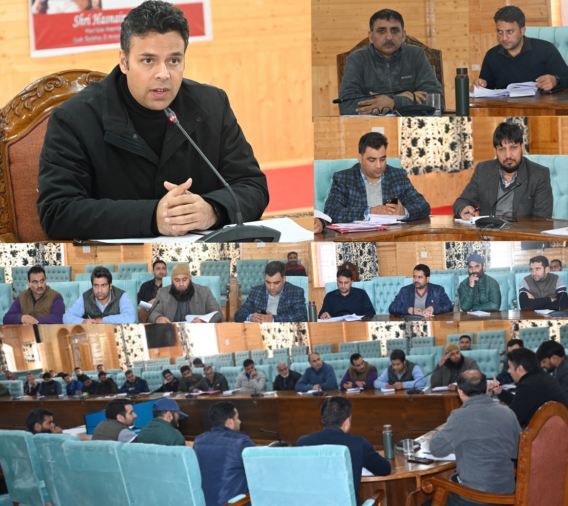 DC Kulgam reviews arrangements for smooth conduct of B2V 5