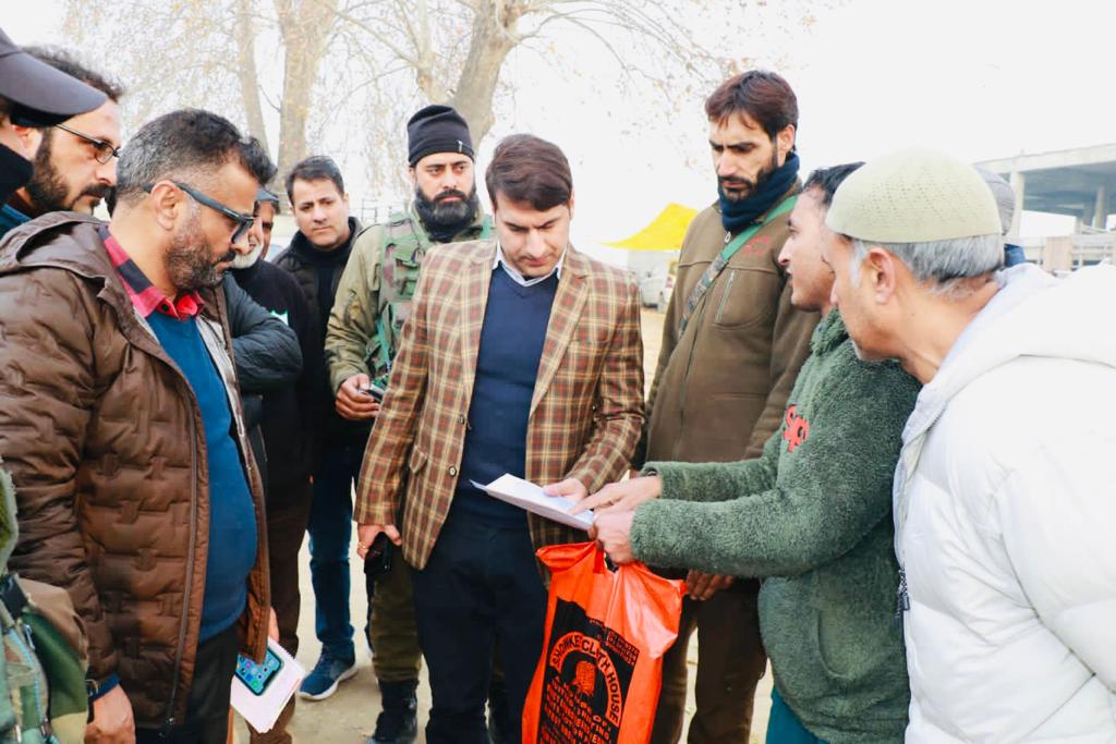 DC Srinagar conducts whirlwind tour of the City inspects progress of major developmental projects 1