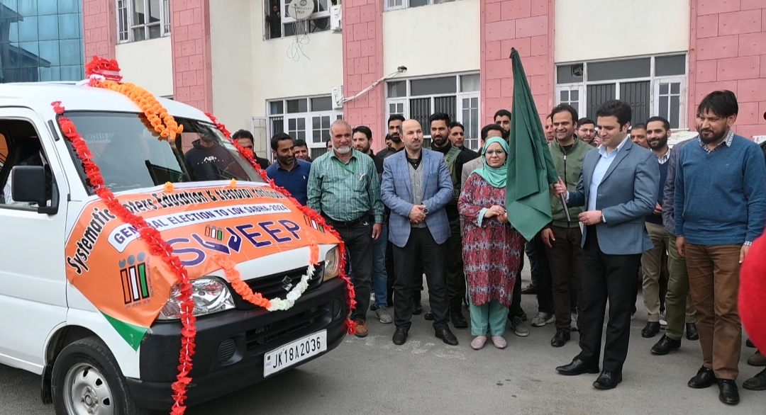 DEO flags off SVEEP Van for Voter awareness in Kulgam