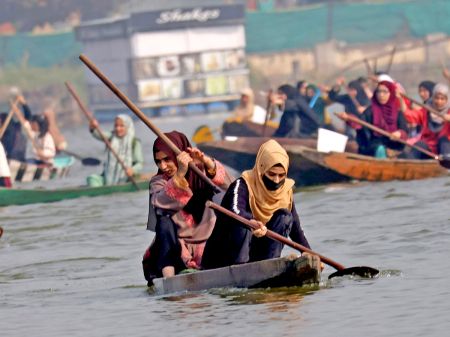 28dal lake women boat race1